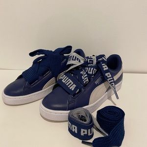 Womens Blue Pumas